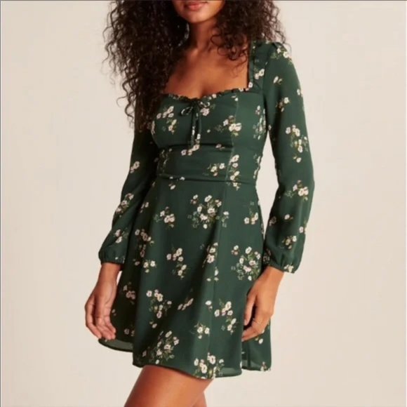Abercrombie & Fitch Dresses & Skirts - Abercrombie Forest Green Floral Long Sleeve Dress
